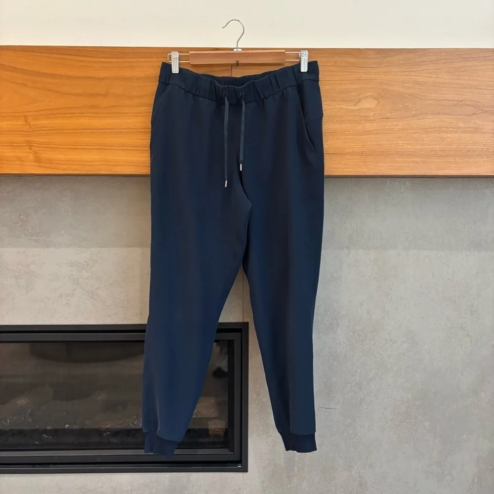 Lululemon On The Fly Jogger,‎ Size 8